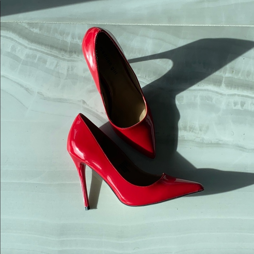 Red pumps
